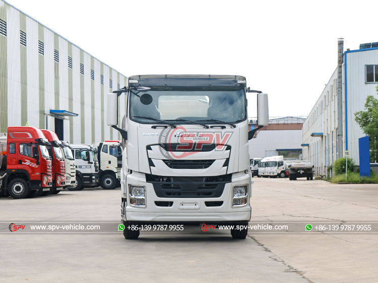 ISUZU GIGA 10 Wheels Fuel Tank Truck - Front Side